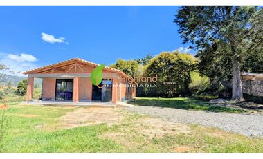 Casa Campestre A solo 250 mts de la autopista Med Bogota Guarne