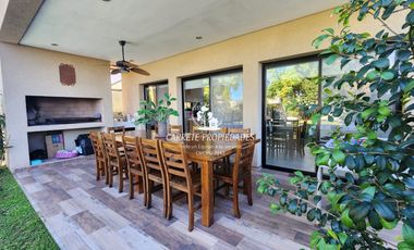 Casa en venta de 3 dormitorios c/ cochera en Pilar del Este - Santa Lucia