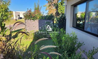 Casa en venta de 3 dormitorios c/ cochera en Pilar del Este - Santa Lucia