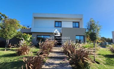 Casa en venta de 3 dormitorios c/ cochera en Pilar del Este - Santa Lucia