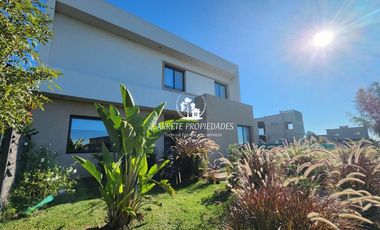 Casa en venta de 3 dormitorios c/ cochera en Pilar del Este - Santa Lucia