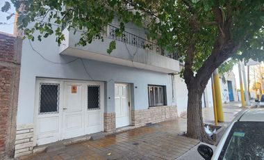 CASA DÚPLEX 3 DORMITORIOS 3 BAÑOS. CAPITAL