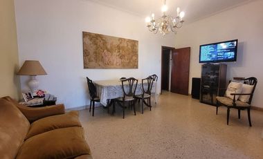 VENTA CASA 4 AMBIENTES, JARDÍN, PISCINA, COCHERA