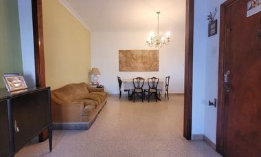 VENTA CASA 4 AMBIENTES, JARDÍN, PISCINA, COCHERA