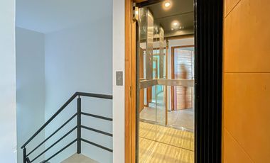 Casa de categoría en VENTA con parque - LA PLATA
