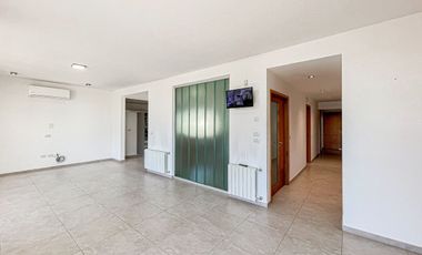 Casa de categoría en VENTA con parque - LA PLATA