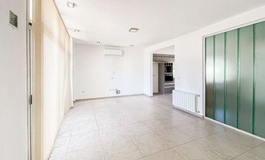 Casa de categoría en VENTA con parque - LA PLATA