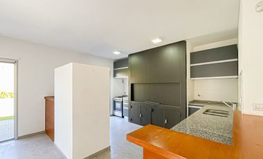 Casa de categoría en VENTA con parque - LA PLATA