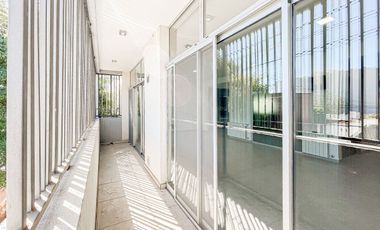 Casa de categoría en VENTA con parque - LA PLATA