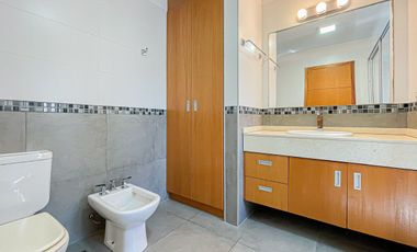 Casa de categoría en VENTA con parque - LA PLATA