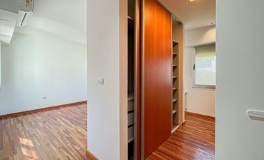 Casa de categoría en VENTA con parque - LA PLATA