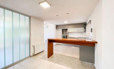 Casa de categoría en VENTA con parque - LA PLATA