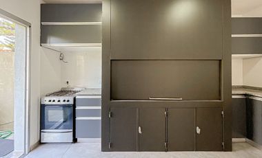 Casa de categoría en VENTA con parque - LA PLATA