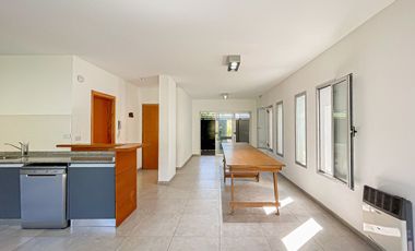 Casa de categoría en VENTA con parque - LA PLATA