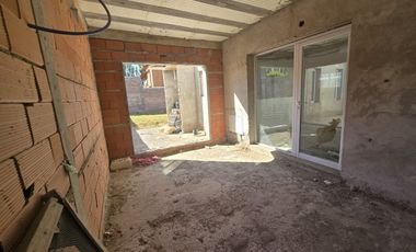 VENTA CASA EN COSTRUCCION BARRIO ECOR 1 PLOTTIER