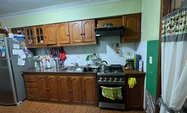 VENTA CASA 5 AMB  C/GARAJE  Y PARQUE