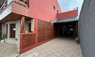 VENTA CASA 5 AMB  C/GARAJE  Y PARQUE