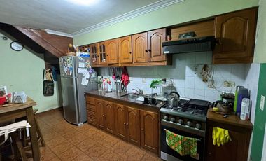 VENTA CASA 5 AMB  C/GARAJE  Y PARQUE