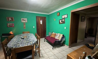 VENTA CASA 5 AMB  C/GARAJE  Y PARQUE