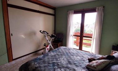 VENTA CASA 5 AMB  C/GARAJE  Y PARQUE