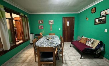 VENTA CASA 5 AMB  C/GARAJE  Y PARQUE