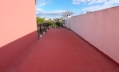 VENTA CASA 5 AMB  C/GARAJE  Y PARQUE