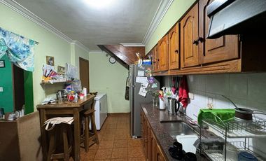 VENTA CASA 5 AMB  C/GARAJE  Y PARQUE
