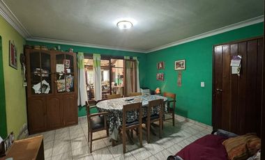 VENTA CASA 5 AMB  C/GARAJE  Y PARQUE