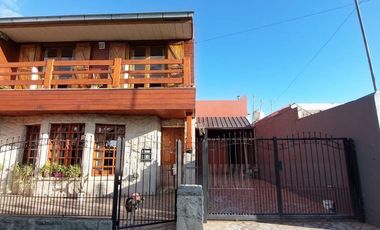 VENTA CASA 5 AMB  C/GARAJE  Y PARQUE