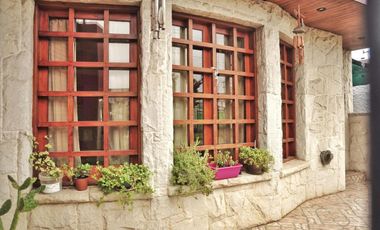 VENTA CASA 5 AMB  C/GARAJE  Y PARQUE