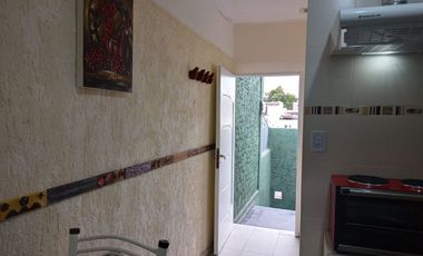 DEPARTAMENTO AMOBLADO con COCHERA 2 AUTOS