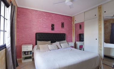VENTA LANUS CASA  5 AMB  CON COCHERA Y PATIO