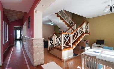 VENTA LANUS CASA  5 AMB  CON COCHERA Y PATIO