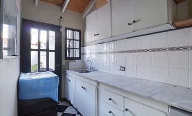 VENTA LANUS CASA  5 AMB  CON COCHERA Y PATIO