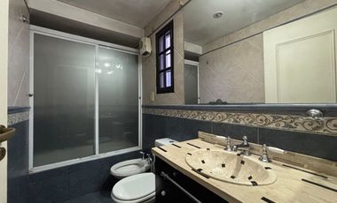 VENTA LANUS CASA  5 AMB  CON COCHERA Y PATIO