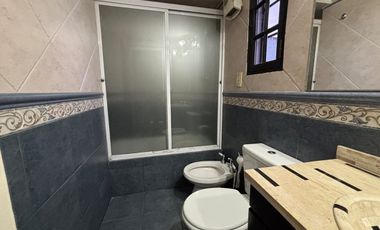 VENTA LANUS CASA  5 AMB  CON COCHERA Y PATIO