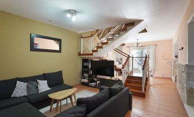 VENTA LANUS CASA  5 AMB  CON COCHERA Y PATIO