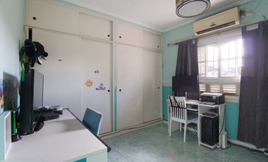 VENTA LANUS CASA  5 AMB  CON COCHERA Y PATIO