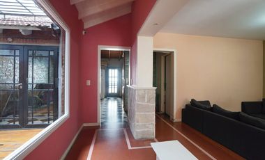 VENTA LANUS CASA  5 AMB  CON COCHERA Y PATIO