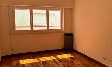 Departamento 2 ambientes con balcon frances,  frente a plaza San Martin.