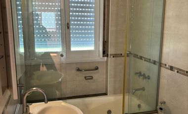 Departamento 2 ambientes con balcon frances,  frente a plaza San Martin.