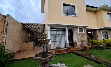 Venta casa 3 dormitorios en Conocoto con terraza, BBQ y seguridad 24/7
