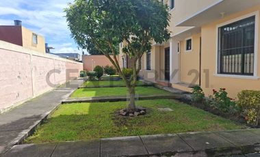 Venta casa 3 dormitorios en Conocoto con terraza, BBQ y seguridad 24/7