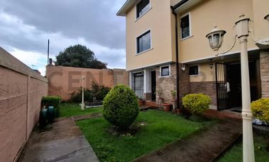 Venta casa 3 dormitorios en Conocoto con terraza, BBQ y seguridad 24/7