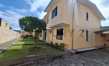 Venta casa 3 dormitorios en Conocoto con terraza, BBQ y seguridad 24/7