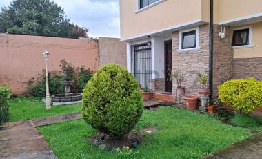 Venta casa 3 dormitorios en Conocoto con terraza, BBQ y seguridad 24/7