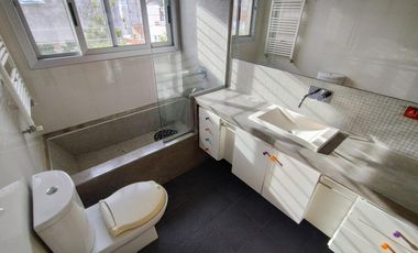 Casa de 6 ambientes con jardín y piscina en Vicente López