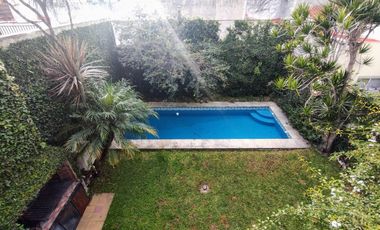 Casa de 6 ambientes con jardín y piscina en Vicente López