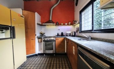 Casa de 6 ambientes con jardín y piscina en Vicente López