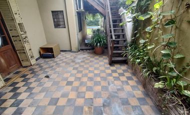 Casa de 6 ambientes con jardín y piscina en Vicente López
